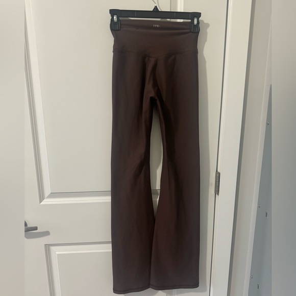 NWOT YPB SculptLUX Flare Leggings- Espresso- XS Short - Picture 4 of 7